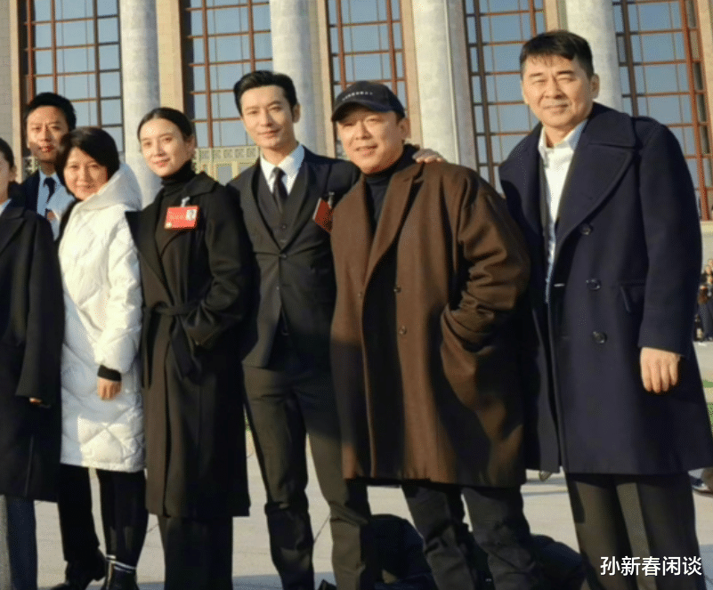 沈腾|沈腾啥也没干,只是站在那里就很好笑!这种大合照他真的太喜感了