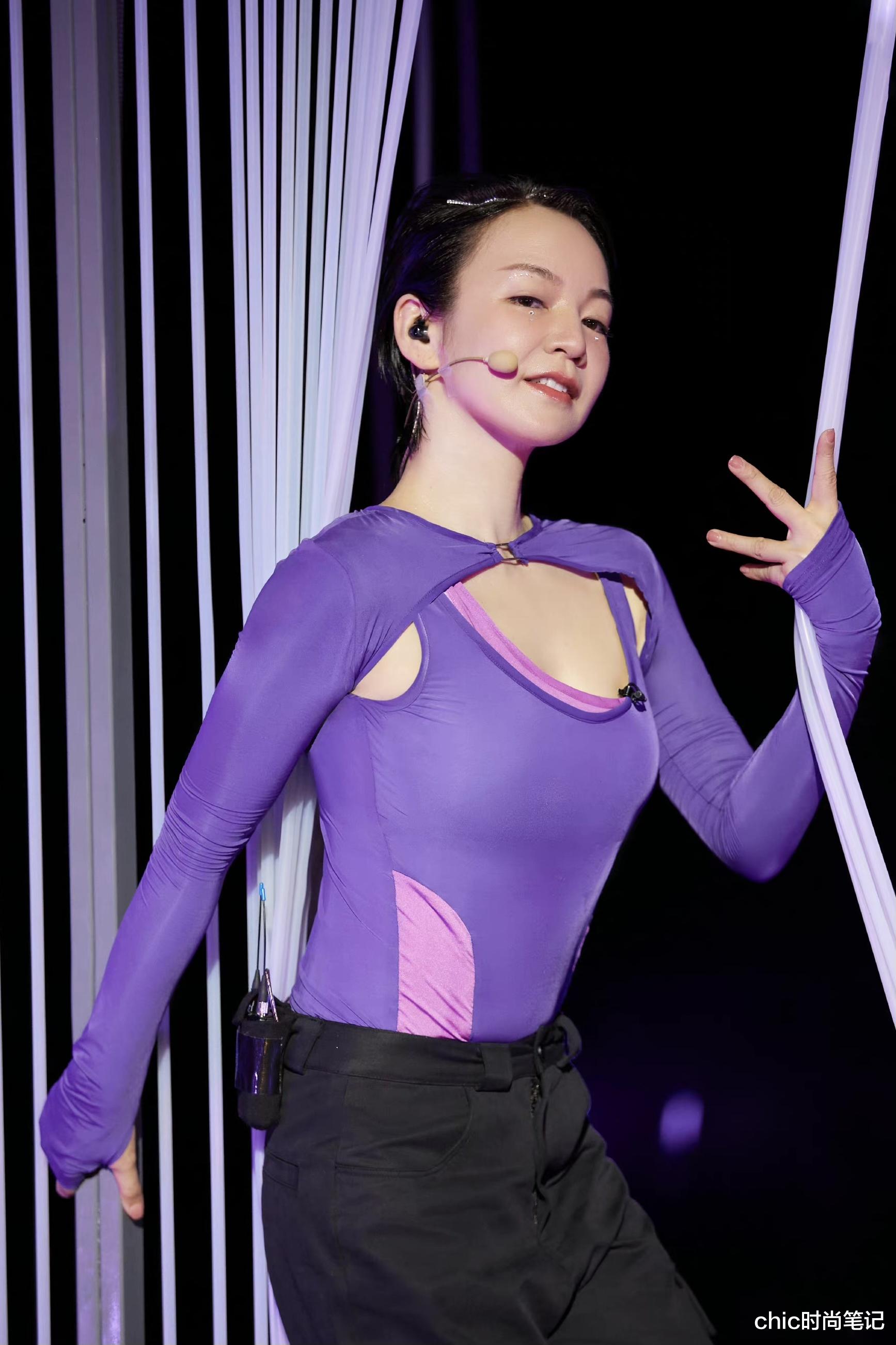 新中式穿搭到了舞台上，魅力竟这么大？于文文《佳人》秀妩媚