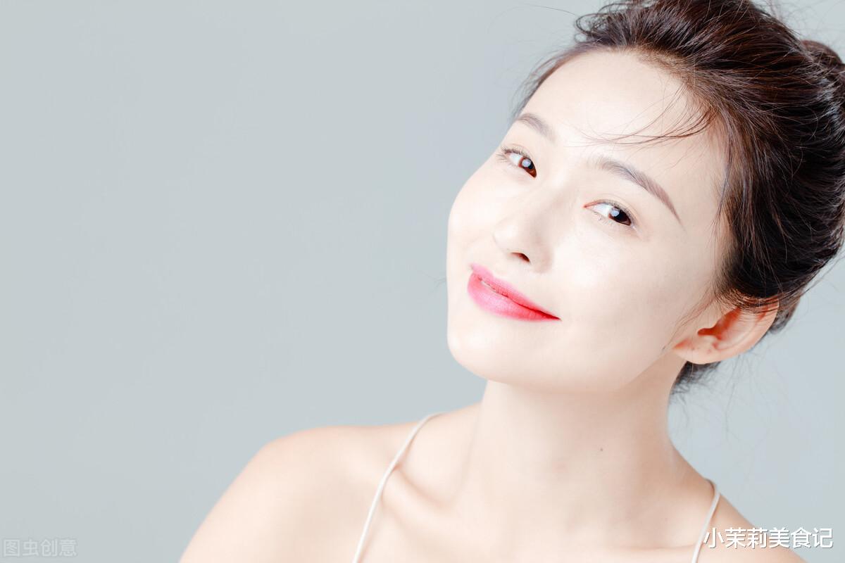 熬夜|皮肤干燥特别显老,建议女人少吃“燥物”,多吃5样,水润细腻显年轻