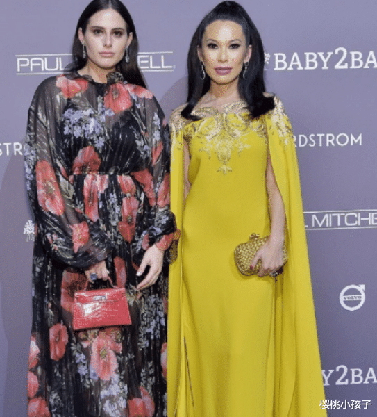 邓文迪|邓文迪近照曝光,脸如蜡像般僵硬,毫无亚洲人样貌完全像欧美人!