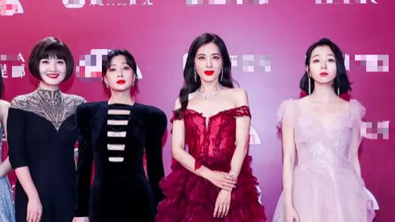 曾黎|曾黎殷桃同框比美，相差6岁魅力旗鼓相当，妩媚女神合影太惊艳了！