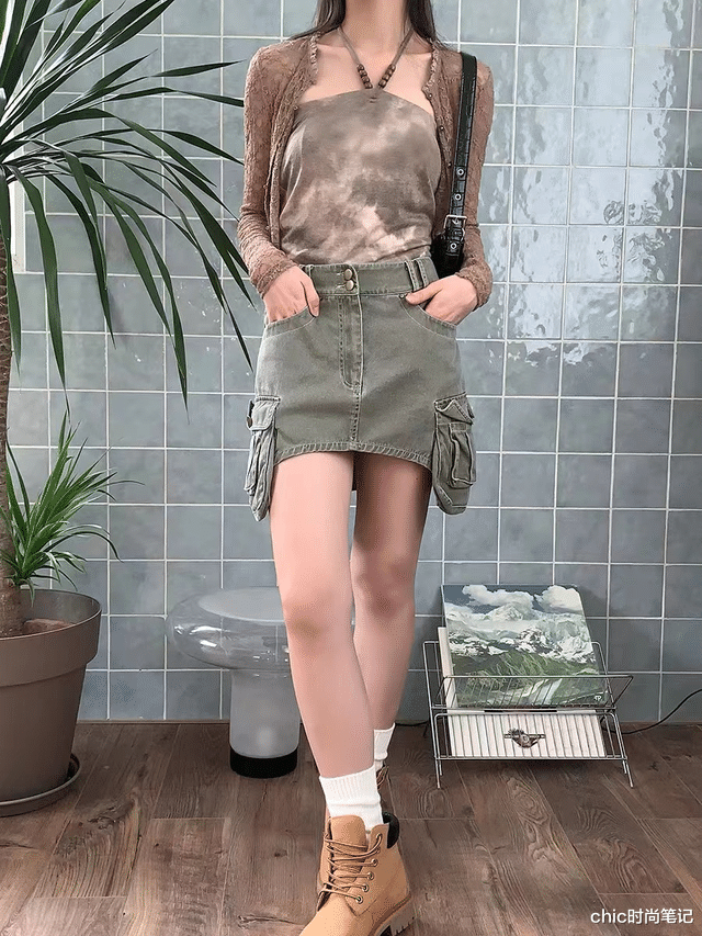 大S和具俊晔婚礼现场照，粉色花苞抹胸裙，衬托整个人容光焕发