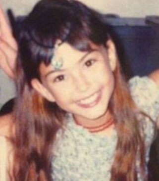 昆凌|昆凌买便秘药被医生意外查出怀孕。怀2胎不知情险被任达华打肚子