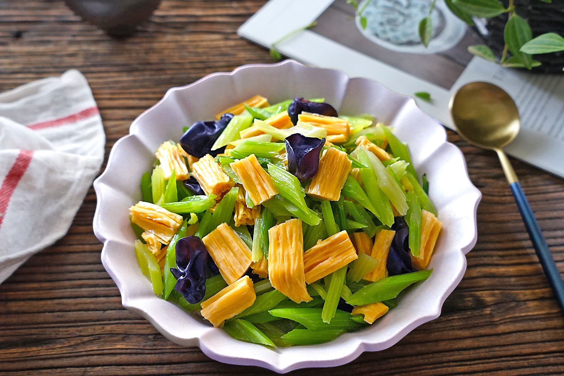 牛奶|胜过牛奶的“补钙冠军”,家有孩子要常吃这3样,身体强壮长大个