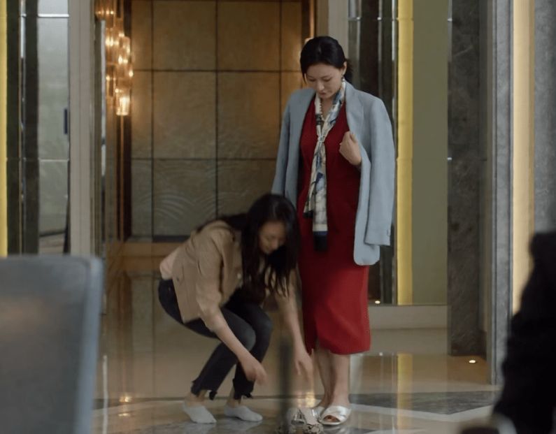 三十而已|解读《三十而已》4：顾佳被太太圈“当猴耍”？谁是她真正的贵人？