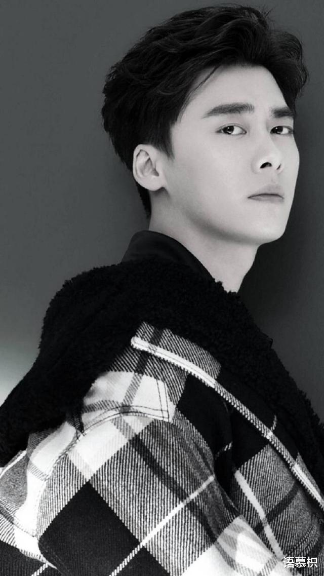 李易峰|李易峰被捕全因小气?完事让女子骑车回家遇检查