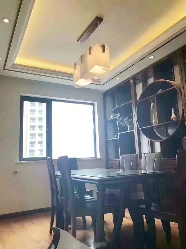 忍不住晒晒我家新房,入户玄关特别满意,电视墙更是抢眼