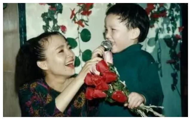 蒋依依|“嫁给人渣，生个废物”，宋丹丹的生活比她演的小品还精彩