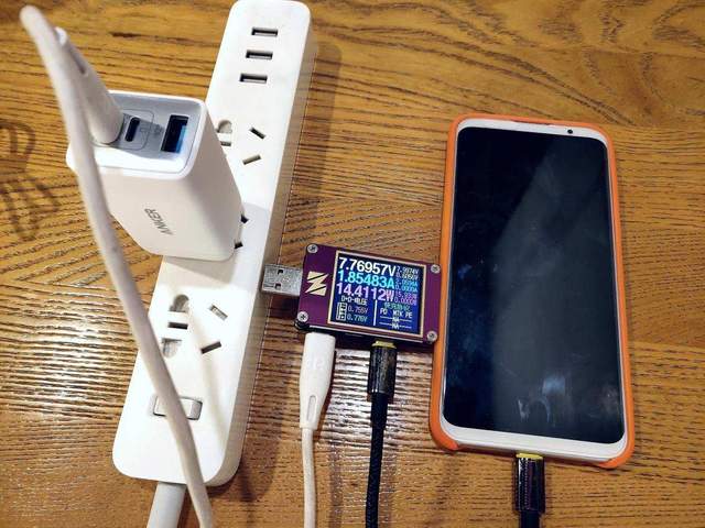 钉钉|比原装充电器单口强,Anker 65W三口超能充上手体验