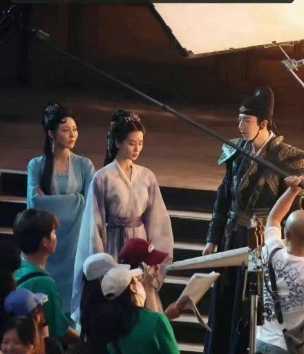 刘诗诗|回眸百媚生!刘诗诗一念关山钿妆路透,真的好爱美女这体态和气质