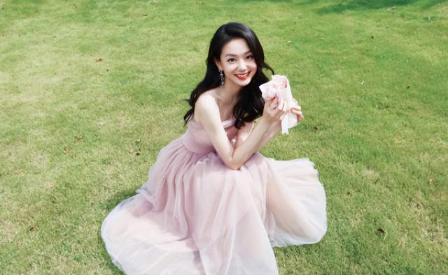 冯禧|长相甜美气质佳,学霸主持人,跟偶像谈恋爱,网友:小说照进现实