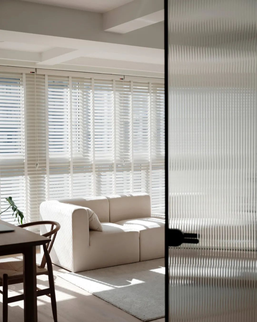 89平新家，造价32万，有大长桌的厅好看又好用