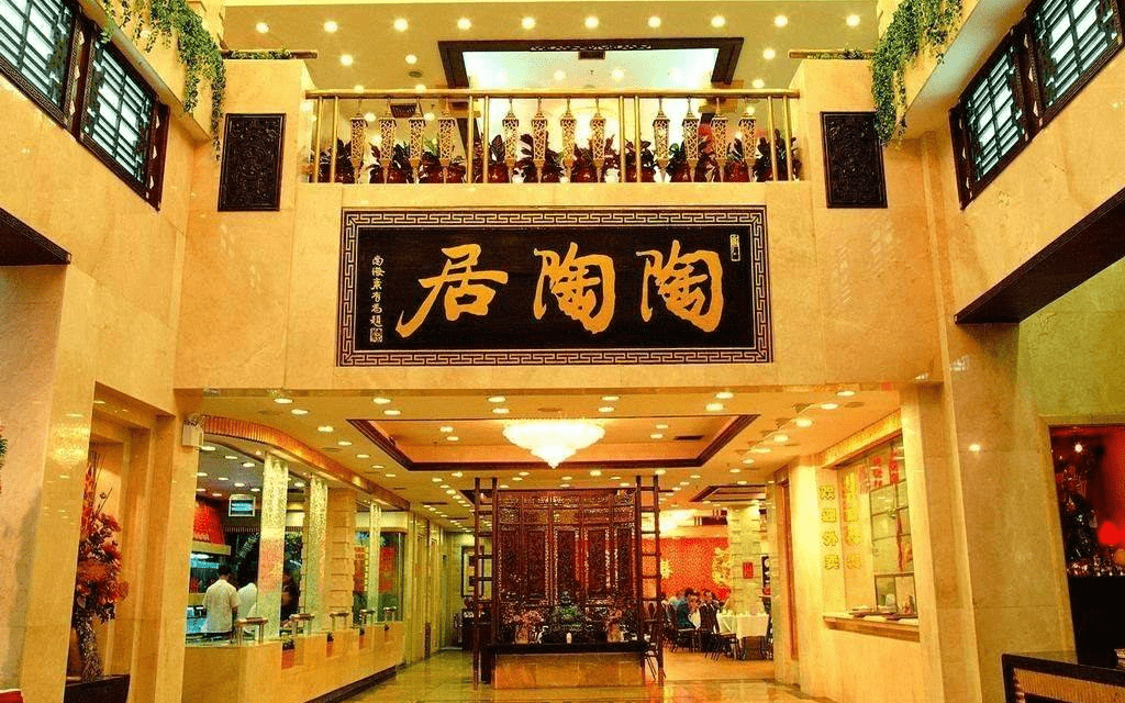 餐饮怎么了,装修100万的店赚不过5万开的店