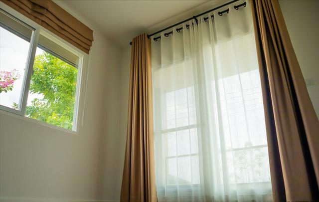 灰色地板适合配这5种颜色的窗帘,但要注意3点,效果会更好