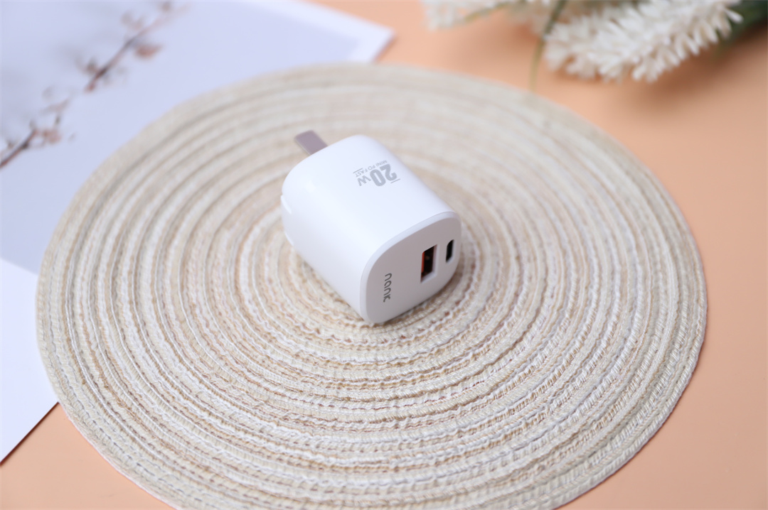 苹果|安卓苹果通用充电头，南卡20W迷你PD充电器C2试用