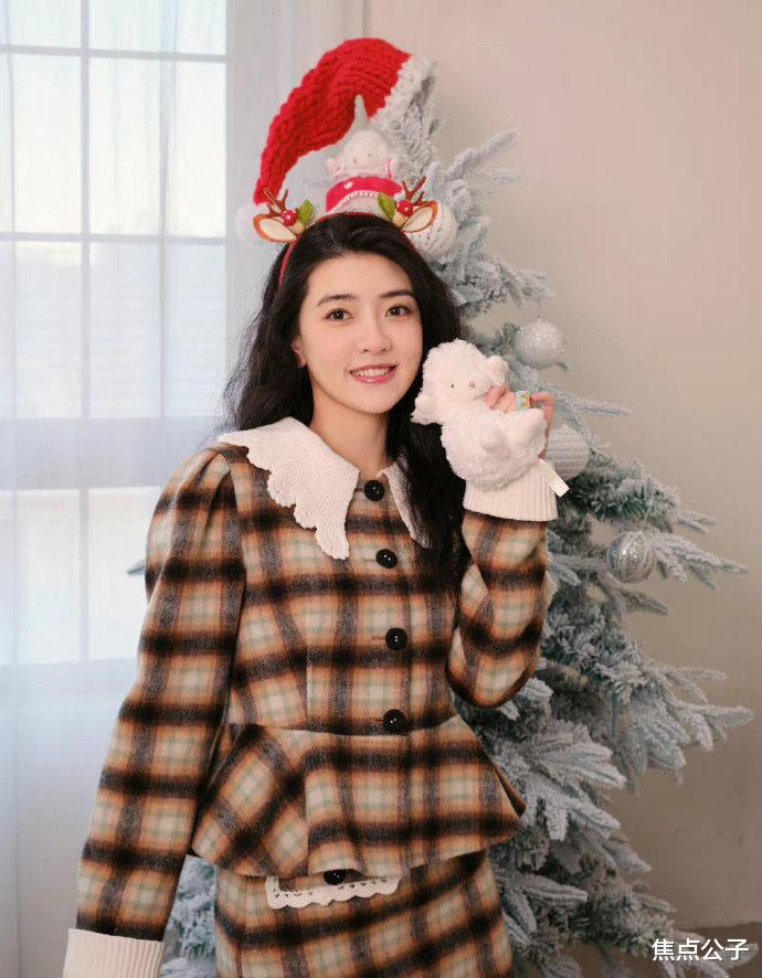 圣诞节|明星圣诞营业照PK：许佳琪软萌，毛晓彤精致，杨超越性感！