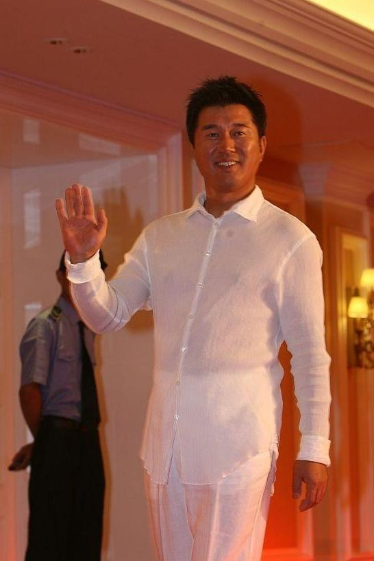 满文军|满文军有多“渣”？成名后抛妻弃女，二婚后又亲手将娇妻送进牢房