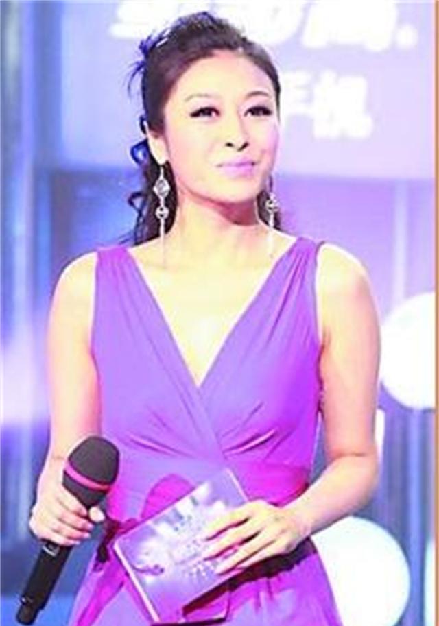 舒高|舒高已经46岁了,略施粉黛气色极好,再嫁大16岁老公,终获幸福