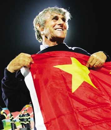 米卢|02年世界杯，米卢为何放弃射手王李金羽，选择平平无奇的高尧？