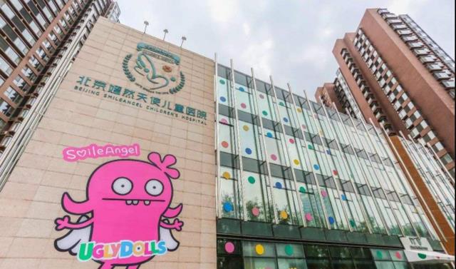 小姐姐|15岁李嫣现身唇腭裂医院，兔唇治好后颜值回归，已是医院的活招牌