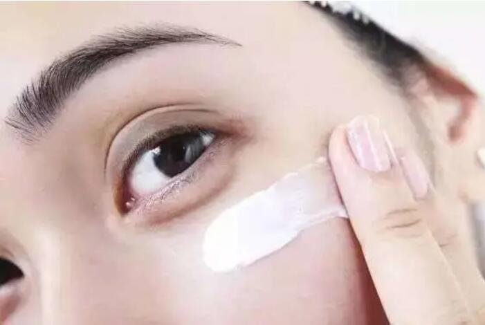眼霜 用眼霜保养眼部你真的会吗？