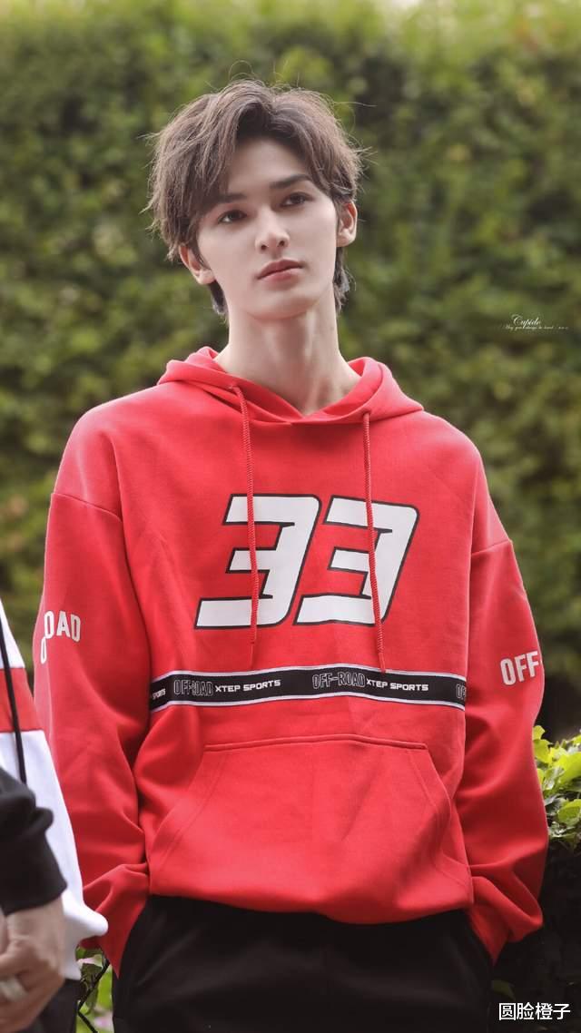 少数民族|以为是少数民族，其实是汉族的6位男明星，个个都是高鼻梁大眼睛