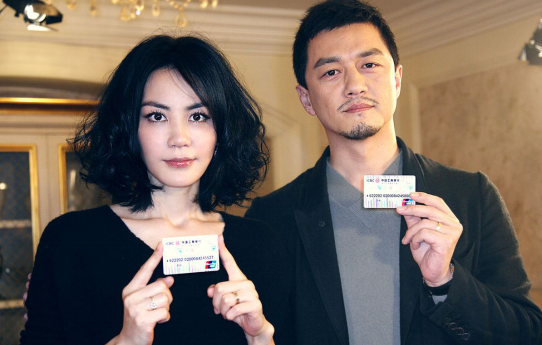 李亚鹏|一代男神,一身衬衫 西装赢6任女友,现欠4000万为钱下跪