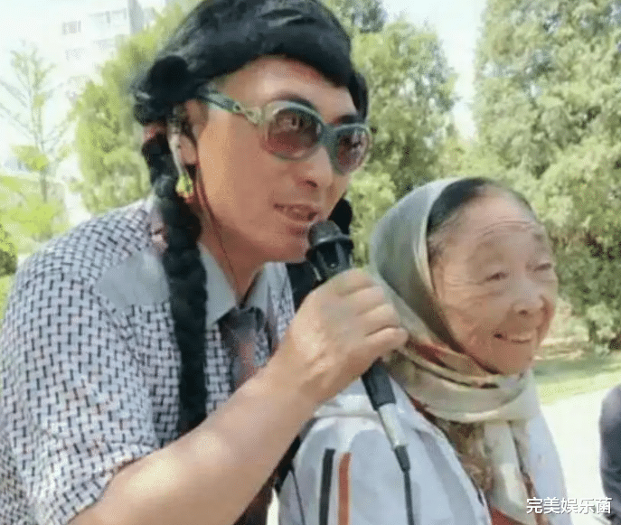 李玉成|李玉成晒黑白视频,一人吃饭凑合口就行,网友:玉琴被孙子接走了