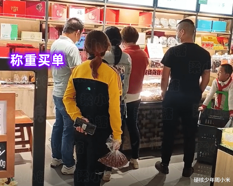 该不该买单?广东一熊孩子弄混超市茶叶,家长和商家吵了起来