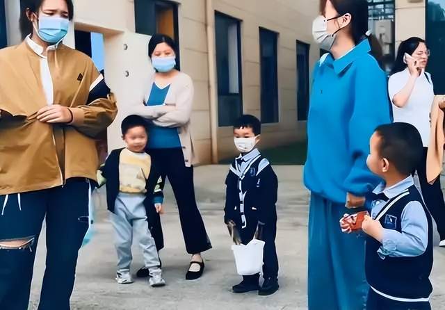 许敏|熊磊卖陶瓷销量爆棚，晒表弟打包视频，称生活不辜负每个努力的人