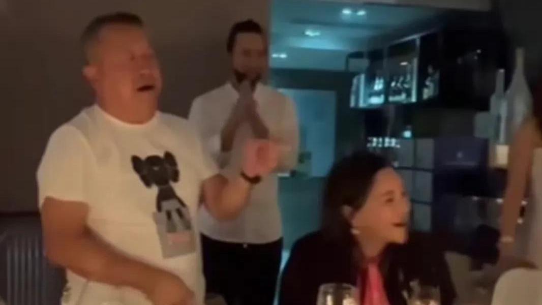 曾志伟|69岁曾志伟当众热吻26岁超模！女方身材丰满身高1.8米