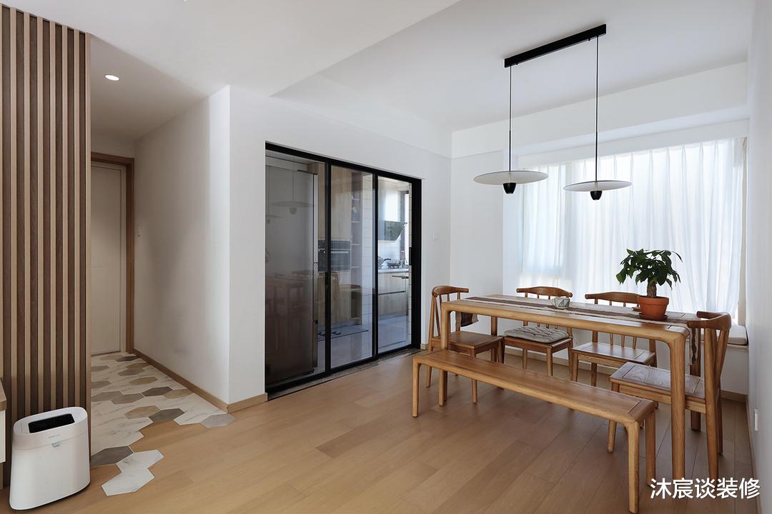 30岁姐姐的新家,全屋刷白配着原木,这样的“穷装”安静又治愈!