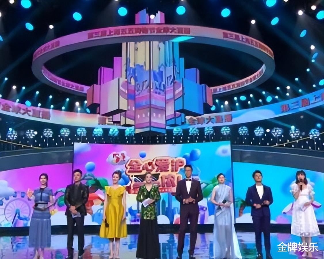 东方卫视|东方卫视的主持群亮相购物节栏目!曹可凡和陈辰的地位无可撼动