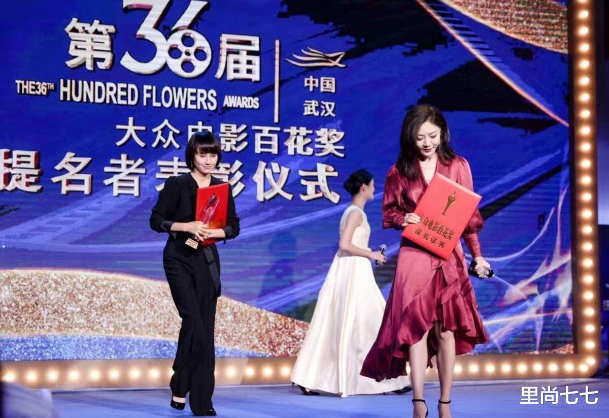 邓家佳怎么也肿了！生图变大饼脸，同框大5岁袁泉欧式小脸太精致