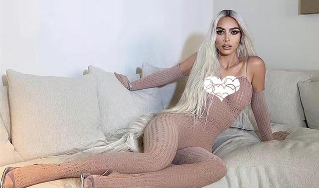 金·卡戴珊|41岁卡戴珊很自信，参加派对送飞吻，甩掉28岁小男友，生活更精彩