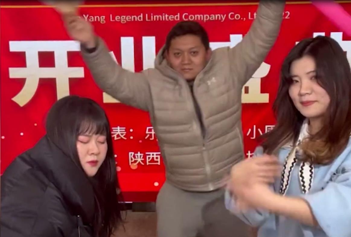 隔离|快乐三墩墩:二女一男在公司被隔离,放飞自我遭开除,如今怎样?