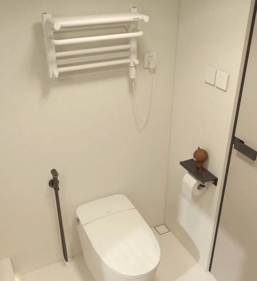 一间只有5㎡的卫生间,却用微水泥自砌浴缸,装修成超舒适的样子