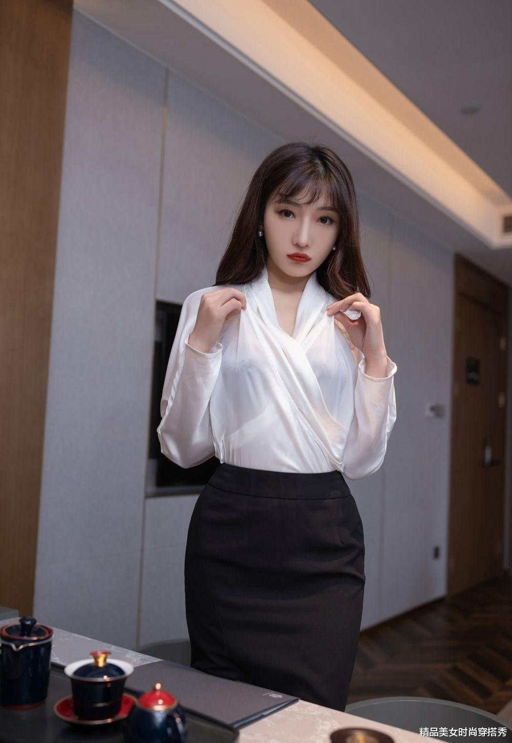 穿衣搭配|白衬衫搭配黑色半身裙,干练又不失精致,简约却不简单,时尚性感