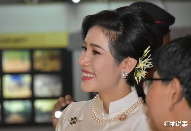 |37岁诗妮娜黯然退场，泰媒分析不会回归，空位由西拉米王妃补上