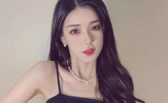 滤镜|颜值网红迅猛龙直播花手翻车，地包天嘴凸还有小肚子，全靠滤镜撑