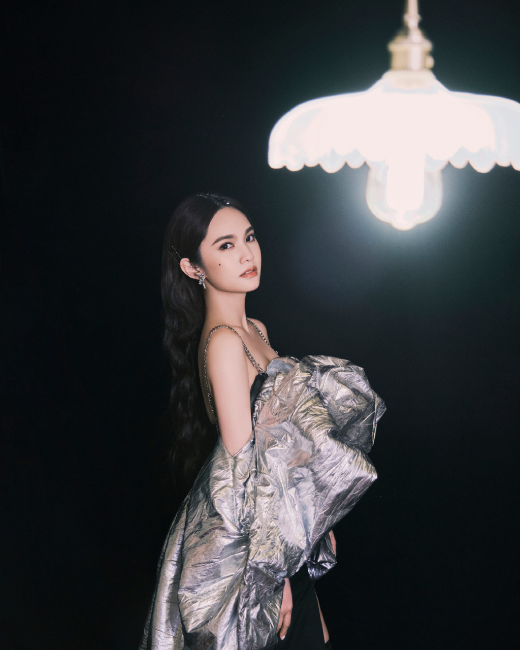 鹿晗|杨丞琳穿吊带黑裙 妆容精致气质满分