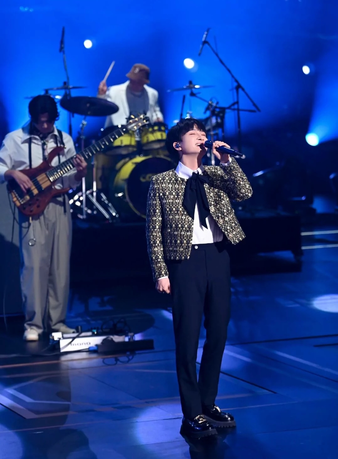 周深|周深新歌《征途》给丧丧的四月打了一针强心剂