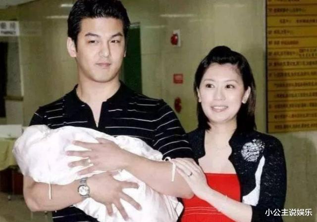 贾静雯|2009年深夜,贾静雯给黄磊发“我想你”,黄磊简单粗暴说:有病