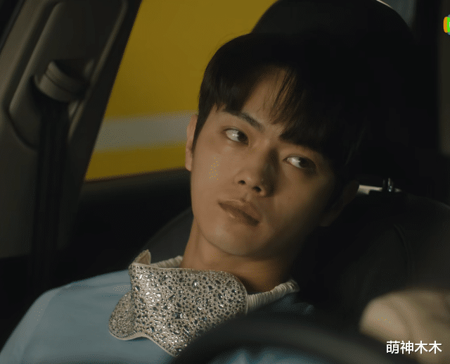 杨幂|《爱的二八定律》首播！杨幂妆浓被吐槽油腻，跟许凯同框无CP感