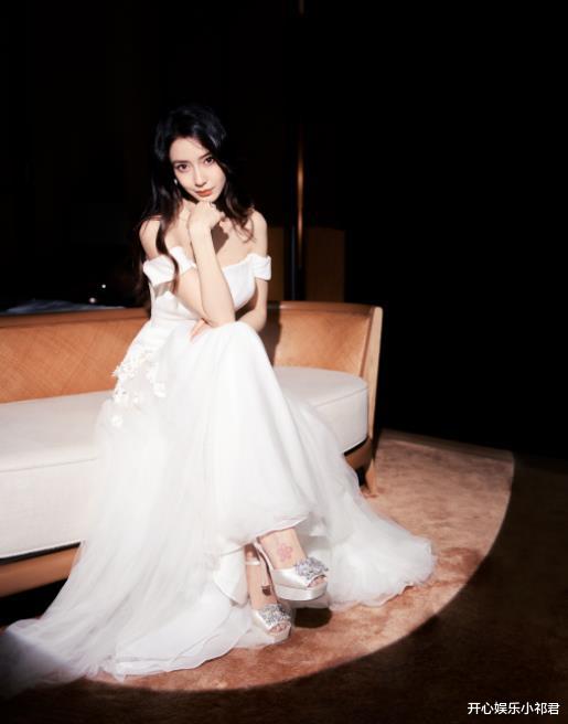 Angelababy|Angelababy“一字肩”礼服裙造型,刷新了我对她“美貌”的认知