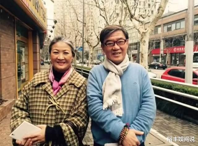 隔离|李立群隔离生活遭台媒“嘲笑”!真实情况:有肉有菜还有酒和香烟