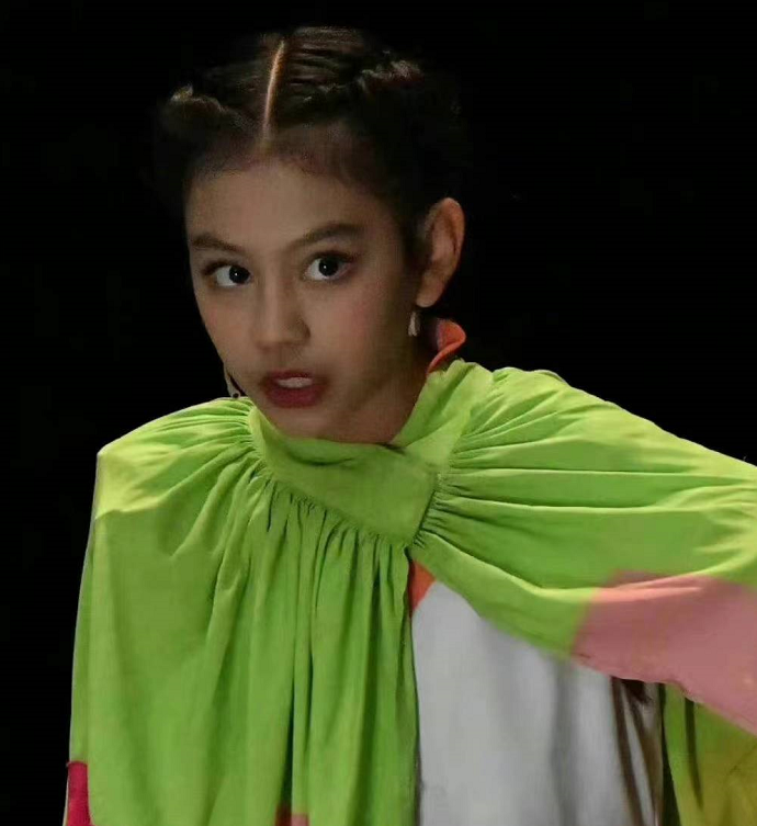 康晋荣|爸哪萌娃现状：天天晒辣妹女友，康康变霸总，霓娜成大美人