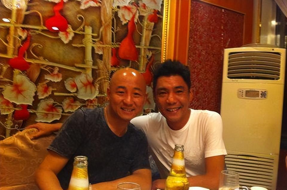 屠洪刚|屠洪刚:没钱给亲儿子交学费,却给继子买了豪车