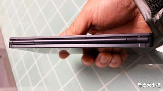 |机械构件连起两块屏幕，二手中兴z999体验，折叠手机初级版