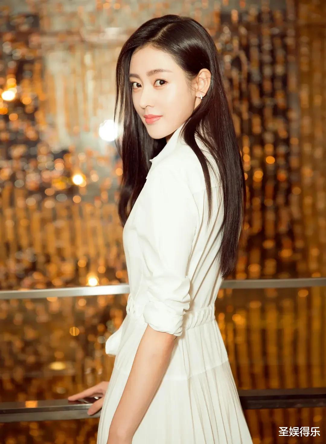 张天爱|张天爱大胆尝试“嫦娥装”，网友：我被她圈粉了！